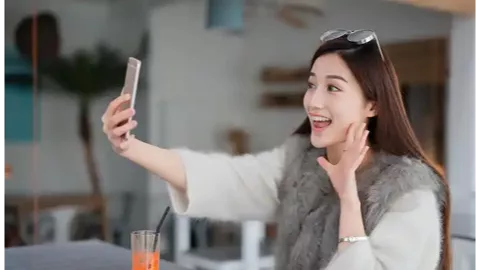 河南女学子阅兵归校