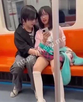 情侣亲密