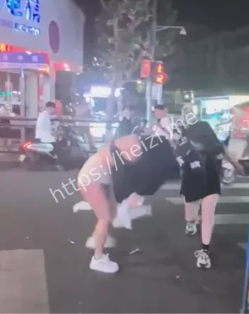 暴打小三