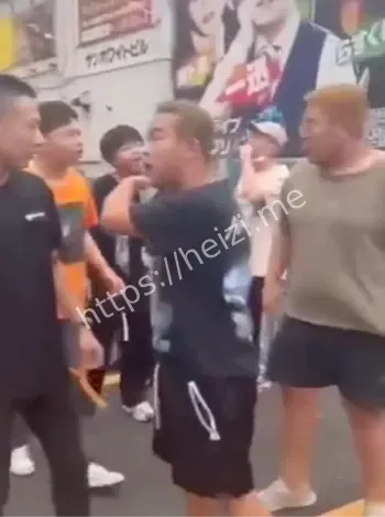 使用武器殴打