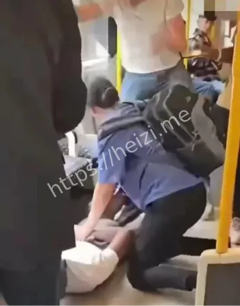 众人围殴