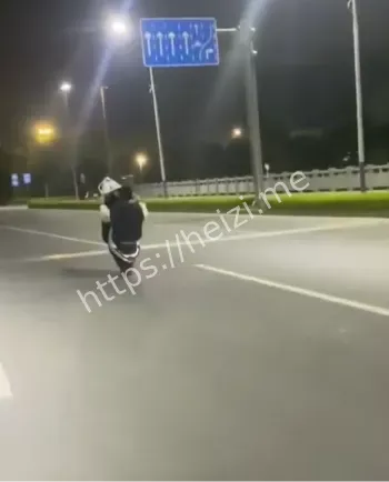 精神小伙