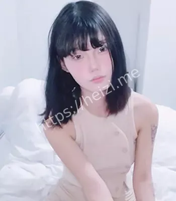 校花宿舍自拍