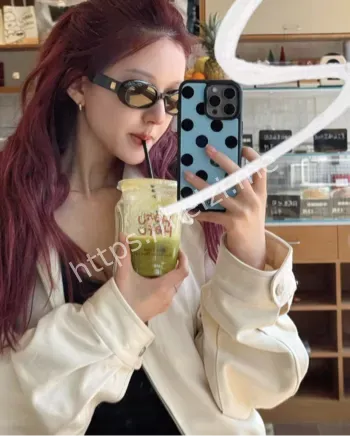 赵露思直播的时候走光