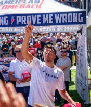 活动家查理科克身亡