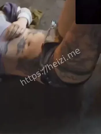 酒吧门口蹲守警示