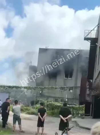 火势蔓延停车场损失惨重