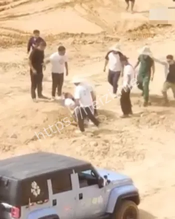 昆明越野侧翻事件