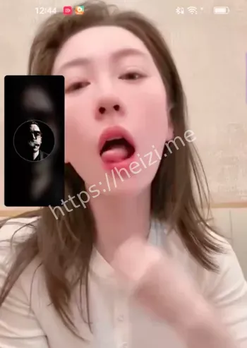 情趣黑丝模拟亲热动作