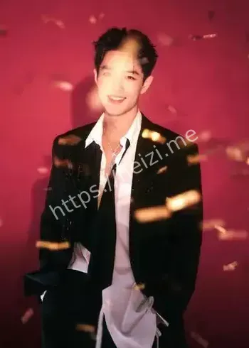 肖战大湾区晚会同桌