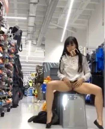 超市大胆挑逗舞蹈