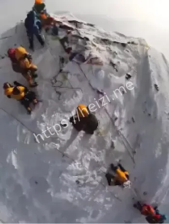 珠峰暴雪突袭东坡营地