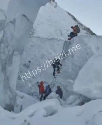 珠峰暴雪突袭东坡营地