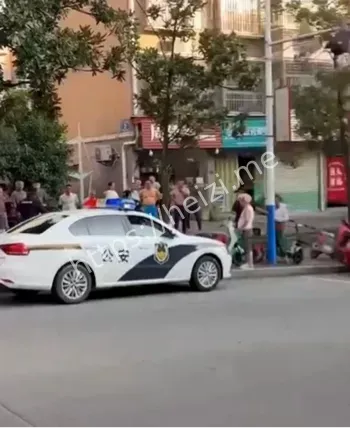 已婚少妇偷情被抓奸