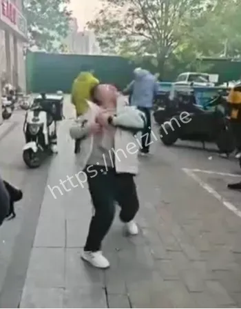 骑手刀捅站长副站长