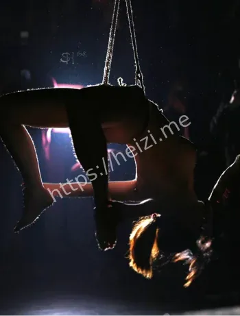 邓乔馨定制黑丝吊带高清图