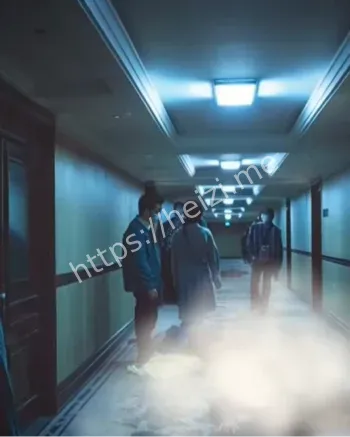 白衣女走廊拉人