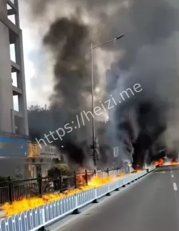 小货车漏油自燃