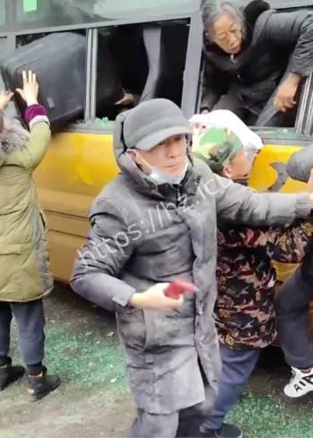 分水镇客车撞楼