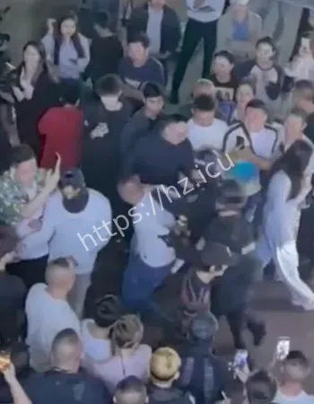 男子在夜市酒后闹事