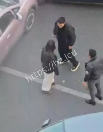 差点被扒裤