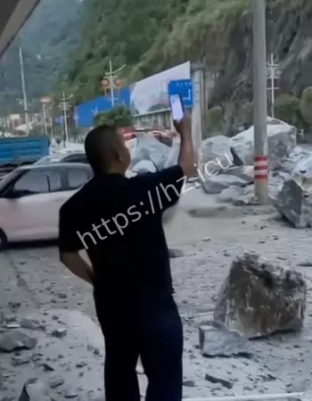 山体滑坡