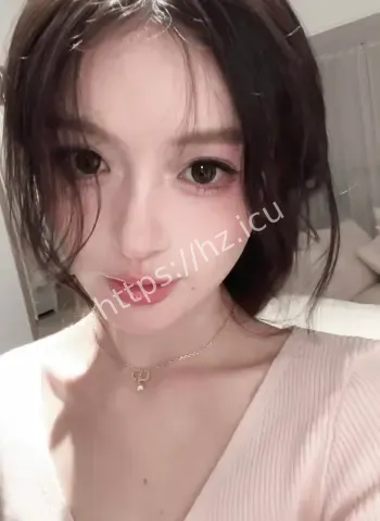 被捉后慌忙爬楼