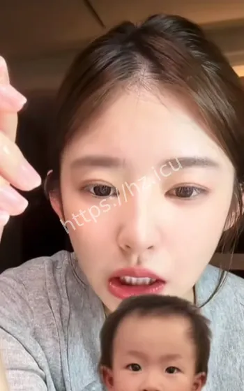 单亲妈妈闪闪直播带货