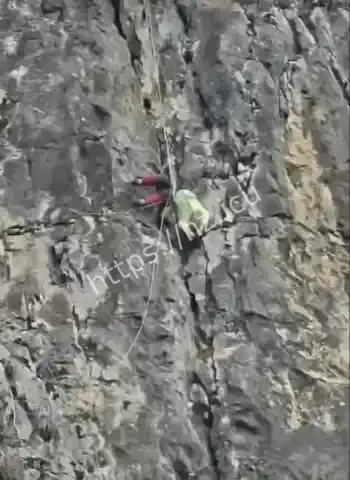 男子攀岩血流不止