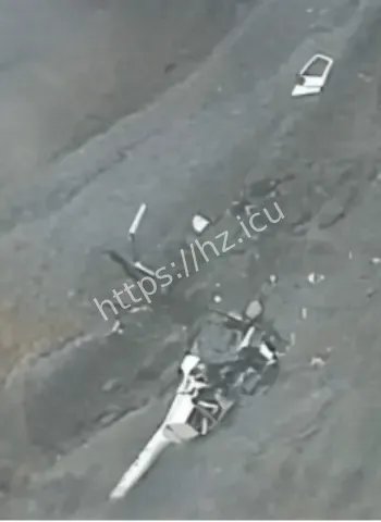 游客坠入活火山