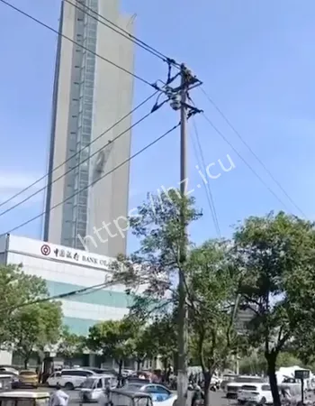 吊篮突然断裂