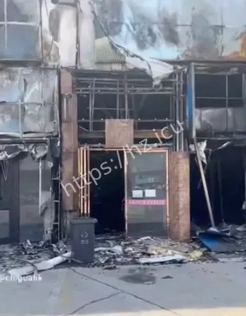 画面中浓烟与明火冲天而起