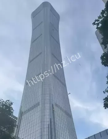 残骸漫天坠落