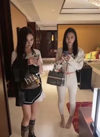 俩女生是中国留学生