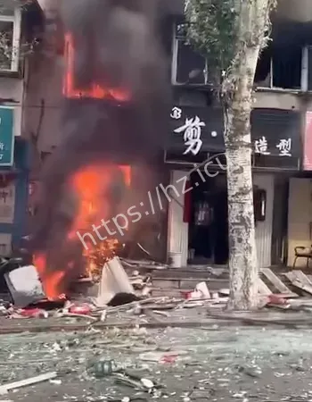 火势点燃二楼