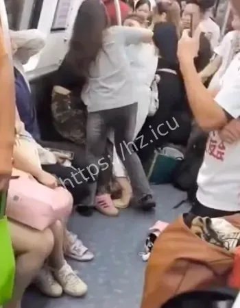 小仙女因口角直接开撕