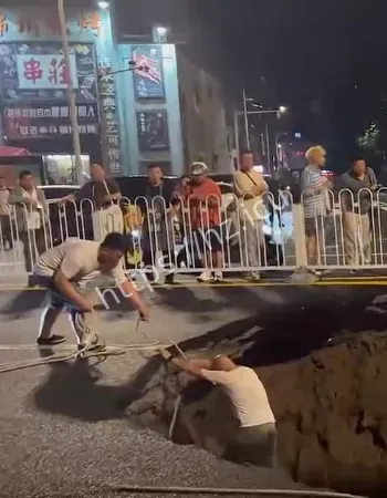惊现吃人巨坑